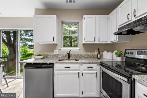 Kitchen - 422 Crisfield Dr, Abingdon, MD 21009 photo 1 of 2