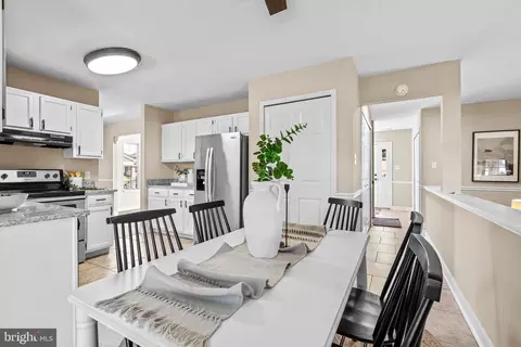 Entry Way - 422 Crisfield Dr, Abingdon, MD 21009 photo 1 of 4