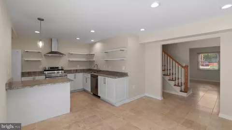 Entry Way - 632 Towne Center Dr, Joppa, MD 21085 photo 2 of 2