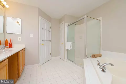 Bath - 613 Berwick Ct, Abingdon, MD 21009 photo 1 of 3