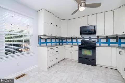 Kitchen - 540 Doefield Ct, Abingdon, MD 21009 photo 5 of 7