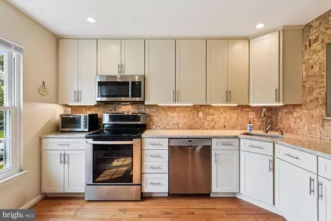 Kitchen - 335 Overlea Pl, Abingdon, MD 21009 photo 2 of 4