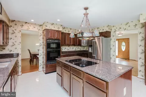 Kitchen - 305 Overview Dr, Abingdon, MD 21009 photo 3 of 6