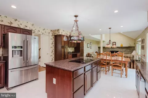 Kitchen - 305 Overview Dr, Abingdon, MD 21009 photo 2 of 6
