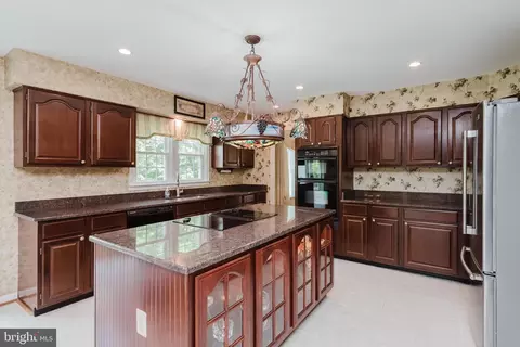 Kitchen - 305 Overview Dr, Abingdon, MD 21009 photo 4 of 6