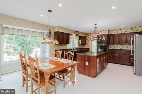 Kitchen - 305 Overview Dr, Abingdon, MD 21009 photo 5 of 6