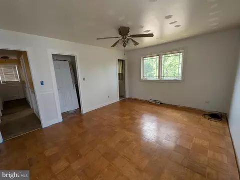 Living - 417 Kemper Rd, Joppa, MD 21085 photo 4 of 5