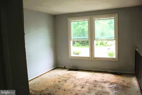 Living - 905 Topview Dr, Edgewood, MD 21040 photo 1 of 1