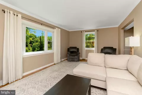 Living - 671 Trimble Rd, Joppa, MD 21085 photo 2 of 4