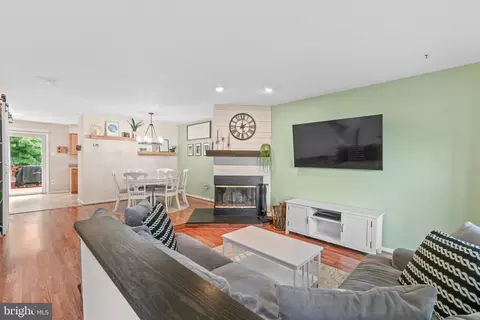 Entry Way - 3214 Pine Crest Ct, Abingdon, MD 21009 photo 1 of 3