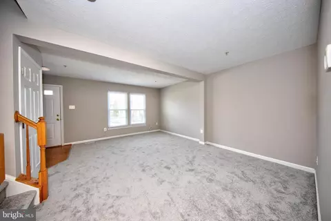 Living - 580 Macintosh Cir, Joppa, MD 21085 photo 3 of 4