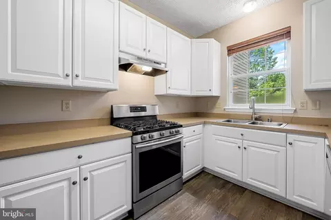 Kitchen - 560 Doefield Ct, Abingdon, MD 21009 photo 2 of 4