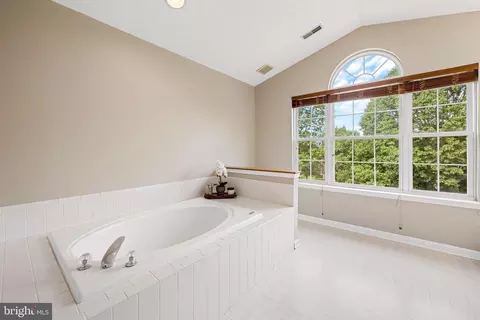 Bath - 560 Doefield Ct, Abingdon, MD 21009 photo 1 of 3
