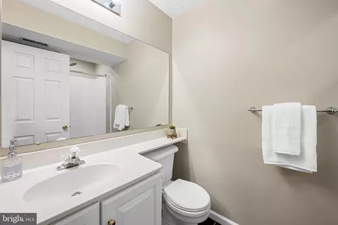 Bath - 560 Doefield Ct, Abingdon, MD 21009 photo 3 of 3