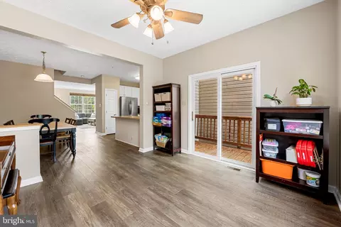 Entry Way - 560 Doefield Ct, Abingdon, MD 21009 photo 2 of 3