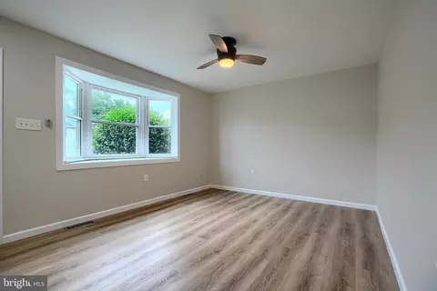 Living - 177 Farm Rd, Aberdeen, MD 21001 photo 1 of 3