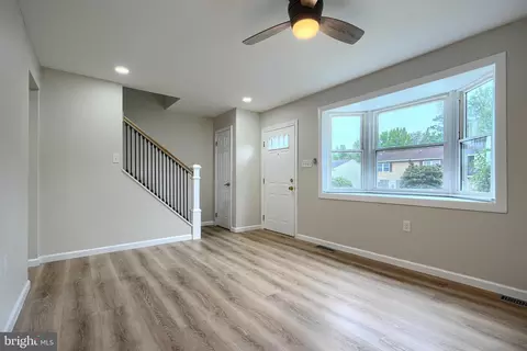 Living - 177 Farm Rd, Aberdeen, MD 21001 photo 2 of 3
