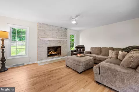 2406 Chatau Ct, Fallston, MD 21047 photo 4