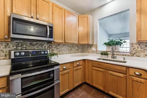 Kitchen - 582 Doefield Ct, Abingdon, MD 21009 photo 2 of 3