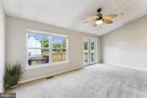 Living - 582 Doefield Ct, Abingdon, MD 21009 photo 4 of 6