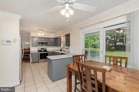 Kitchen - 914 Deer Ct, Abingdon, MD 21009 photo 3 of 4