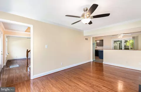 Living - 914 Deer Ct, Abingdon, MD 21009 photo 2 of 3