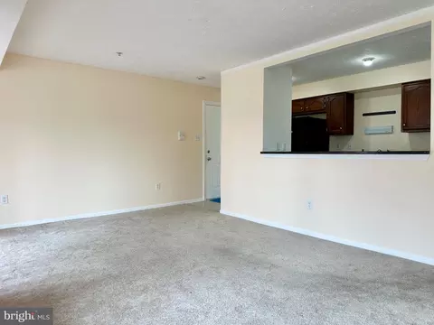 Living - 903 H Cedar Crest Ct, Edgewood, MD 21040 photo 3 of 6