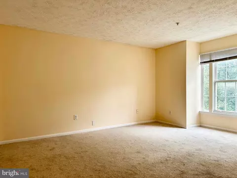 Living - 903 H Cedar Crest Ct, Edgewood, MD 21040 photo 5 of 6