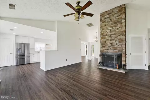 Living - 509 Barksdale Rd, Joppa, MD 21085 photo 8 of 8