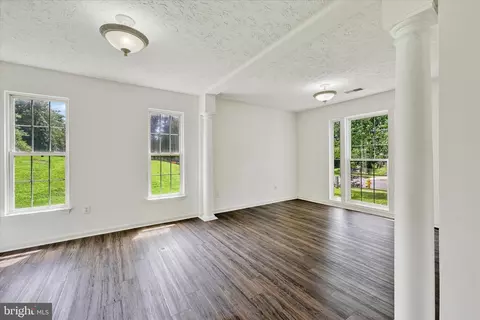Living - 509 Barksdale Rd, Joppa, MD 21085 photo 4 of 8