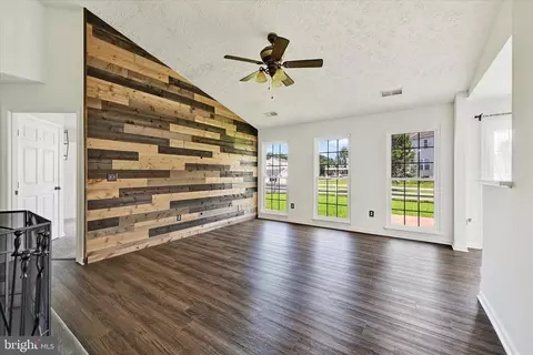 Living - 509 Barksdale Rd, Joppa, MD 21085 photo 7 of 8