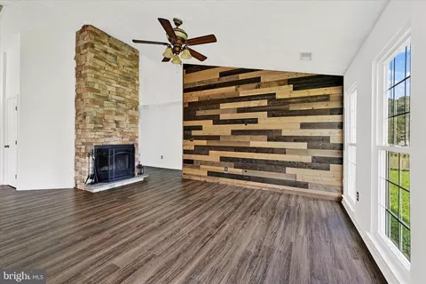 Living - 509 Barksdale Rd, Joppa, MD 21085 photo 6 of 8