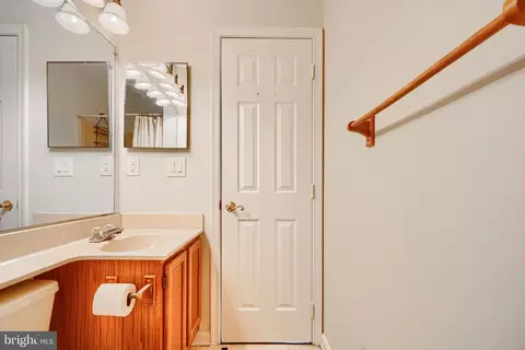 Bath - 174 Ferring Ct, Abingdon, MD 21009 photo 2 of 8