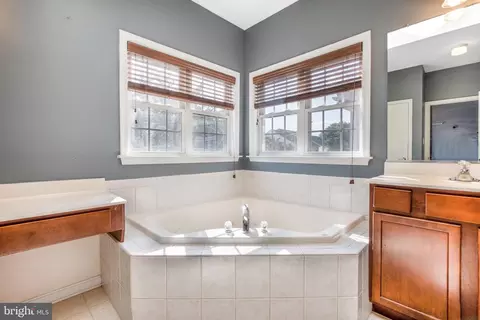 Bath - 10 Fallston View Ct, Fallston, MD 21047 photo 3 of 6