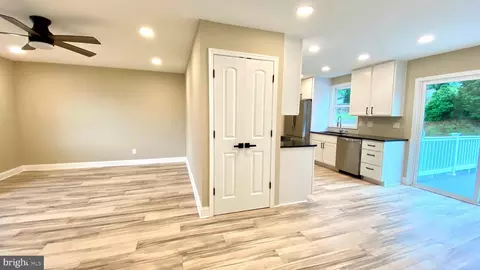 Entry Way - 409 Joppa Farm Rd, Joppa, MD 21085 photo 4 of 9