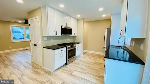 Entry Way - 409 Joppa Farm Rd, Joppa, MD 21085 photo 6 of 9