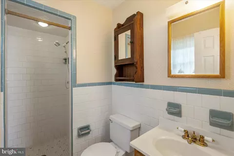 Bath - 2616 Lawson Rd, Fallston, MD 21047 photo 2 of 3