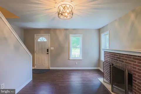 Living - 1516 Castleton Rd, Darlington, MD 21034 photo 3 of 5