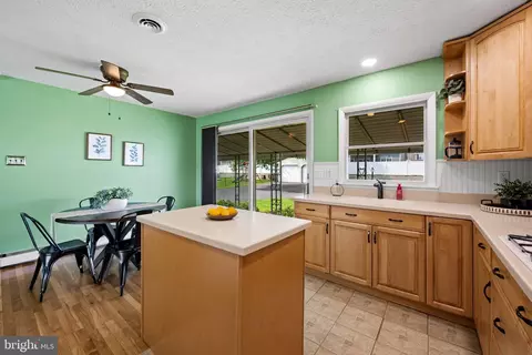 Kitchen - 100 Mountain Rd, Fallston, MD 21047 photo 4 of 5
