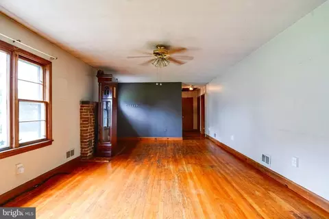 Living - 1405 Pomeroy Ave, Abingdon, MD 21009 photo 4 of 5