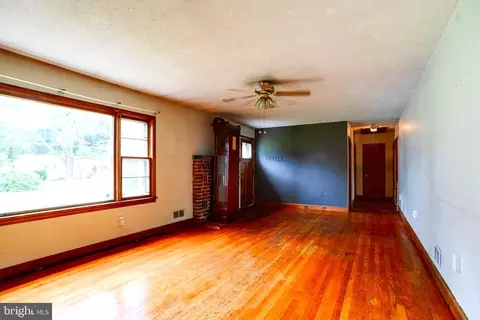 Living - 1405 Pomeroy Ave, Abingdon, MD 21009 photo 3 of 5
