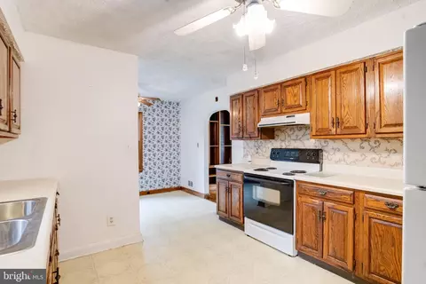 Kitchen - 1405 Pomeroy Ave, Abingdon, MD 21009 photo 2 of 3