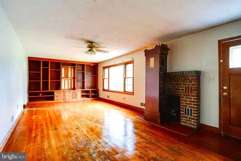 Living - 1405 Pomeroy Ave, Abingdon, MD 21009 photo 1 of 5