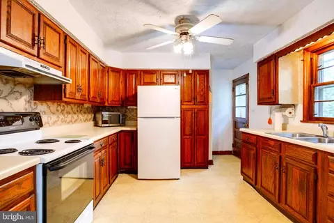 Kitchen - 1405 Pomeroy Ave, Abingdon, MD 21009 photo 3 of 3