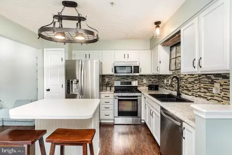 Kitchen - 425 Greentree Cir, Abingdon, MD 21009 photo 2 of 4