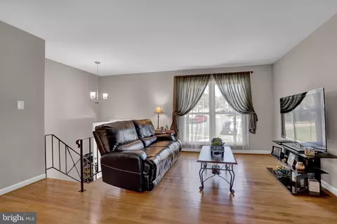 Living - 2029 Cherry Ct, Edgewood, MD 21040 photo 2 of 3