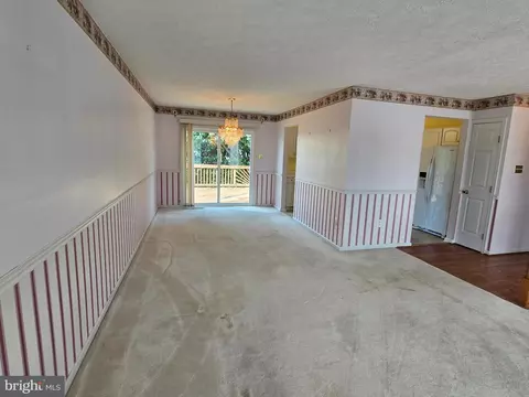 Living - 702 Jonathan Dr, Joppa, MD 21085 photo 5 of 7