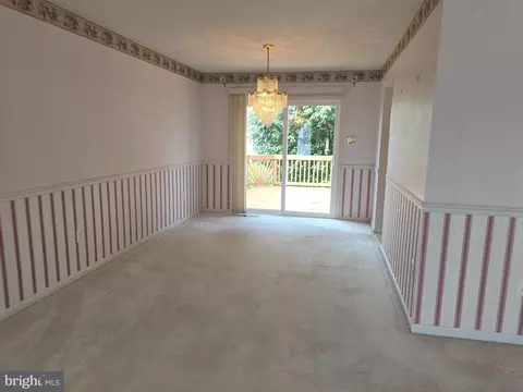 Living - 702 Jonathan Dr, Joppa, MD 21085 photo 2 of 7