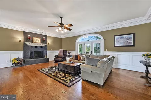 Living - 2258 Baldwin Mill Rd, Fallston, MD 21047 photo 4 of 6