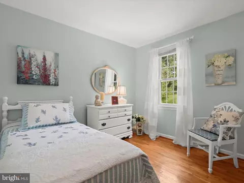Bedroom - 2123 Round Hill Rd, Fallston, MD 21047 photo 7 of 8